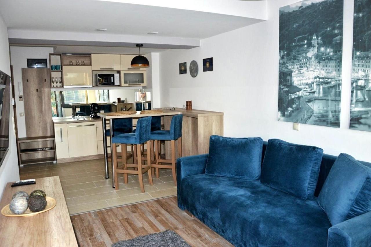 Portofino Apartman Sarvar Bagian luar foto