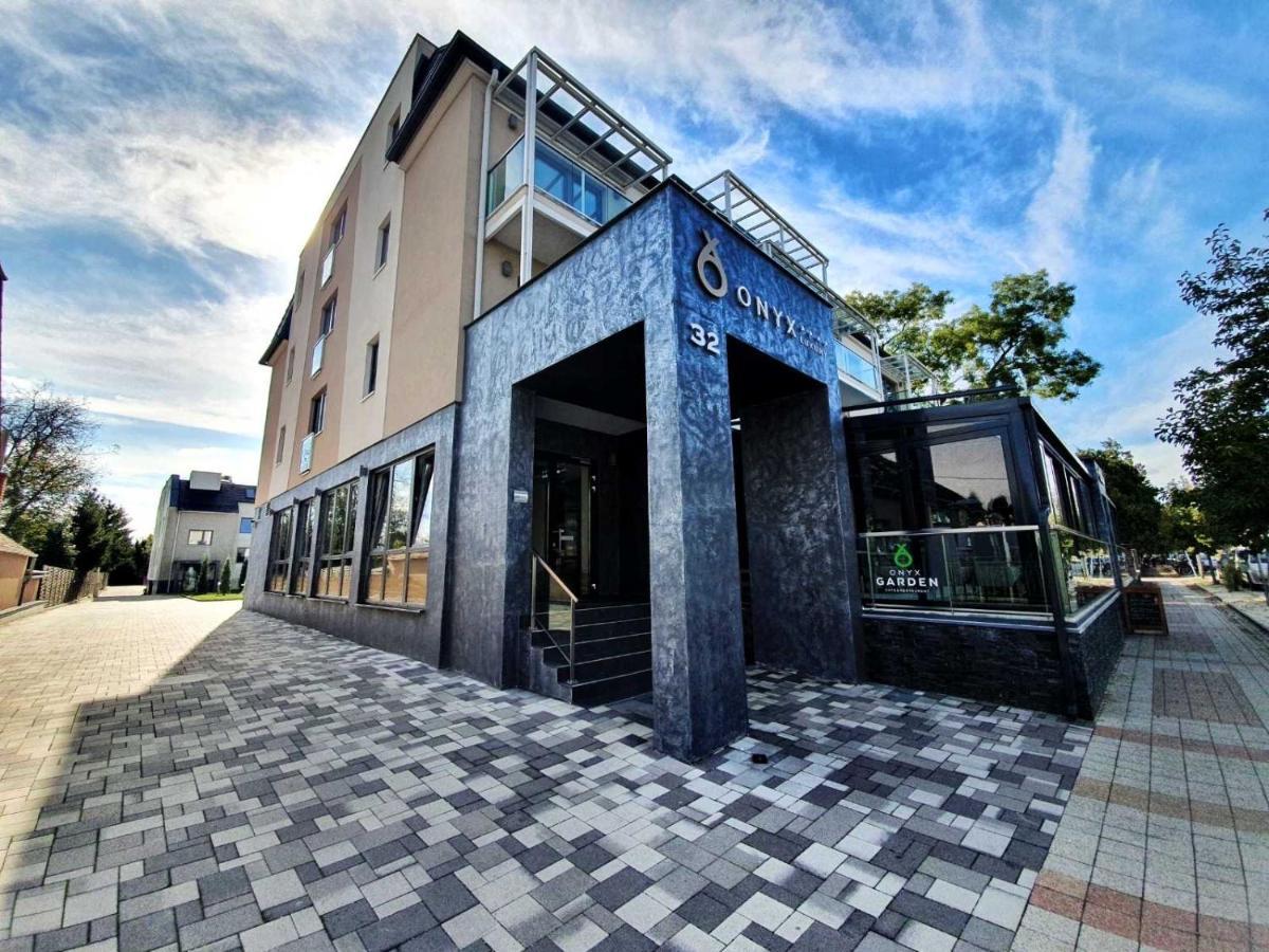 Portofino Apartman Sarvar Bagian luar foto